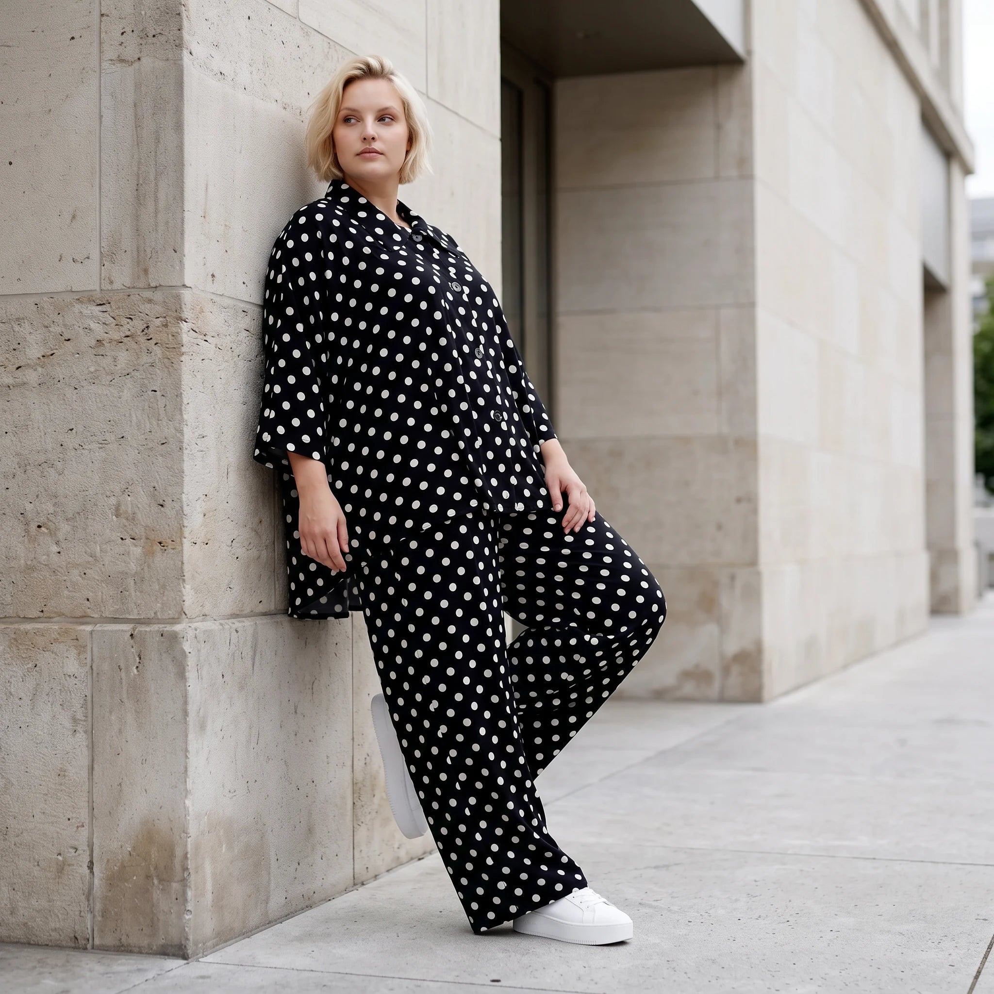 Damen Bluse Lagenlook Viskose Schwarz/Weiß, Punkte, Kurzarm, Knopfleiste, Oversize große Größen – AKH Premium