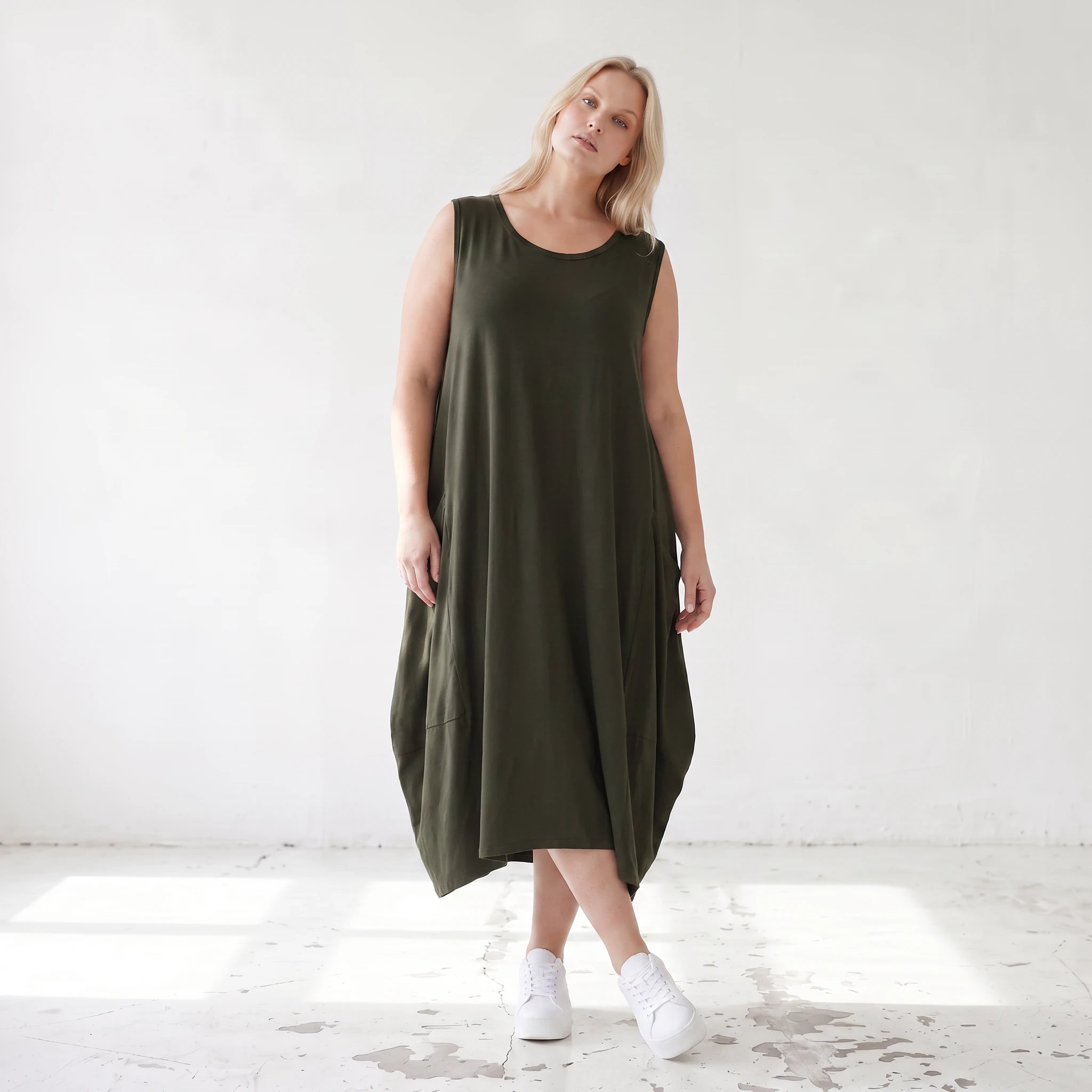 Damen Kleid Lagenlook Lyocell Khaki, Ballonschnitt, Flügeltaschen, Oversize große Größen – AKH Premium