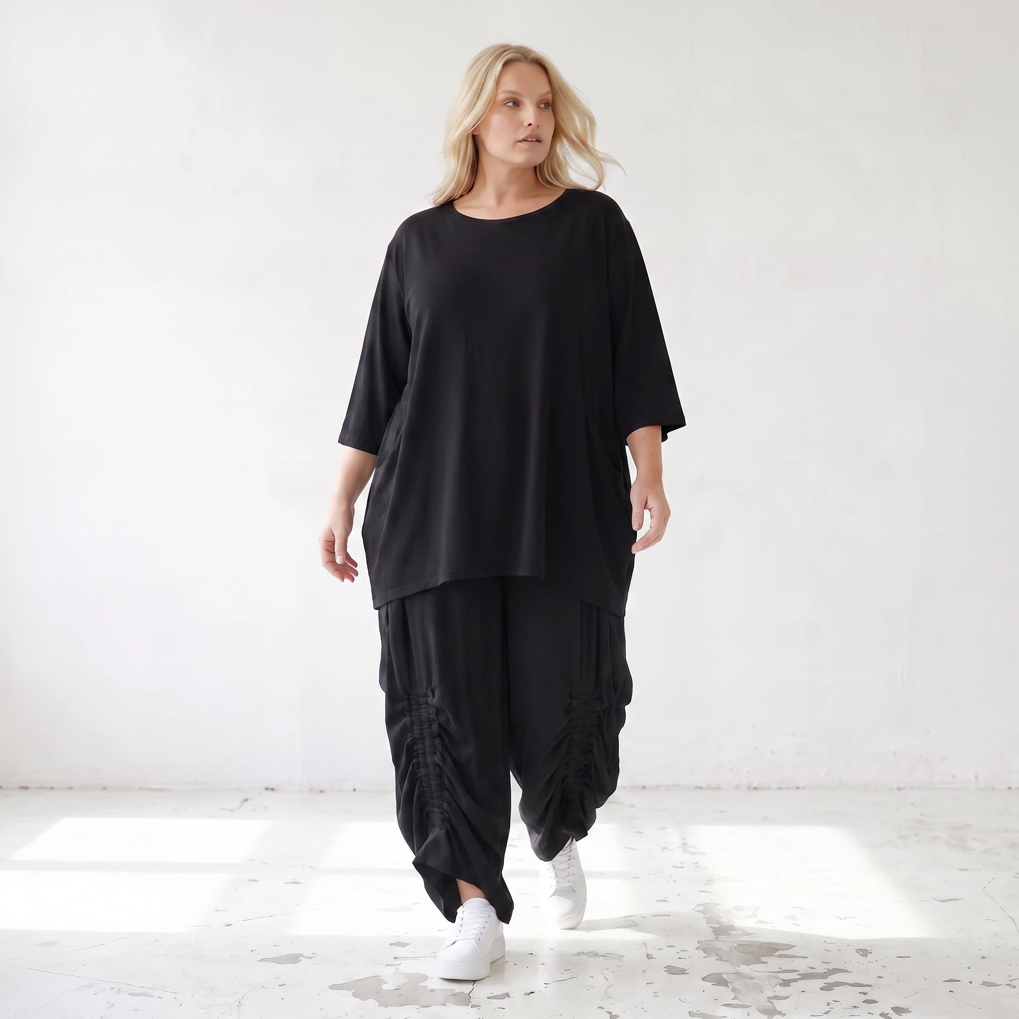 Damen Hose Lagenlook Lyocell Schwarz, Ballonschnitt, Flügeltaschen, Oversize große Größen – AKH Premium