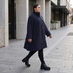 Marine Teddyjacke aus Flauschstoff in A-Linie mit Kellerfalte am Rücken warm und weich