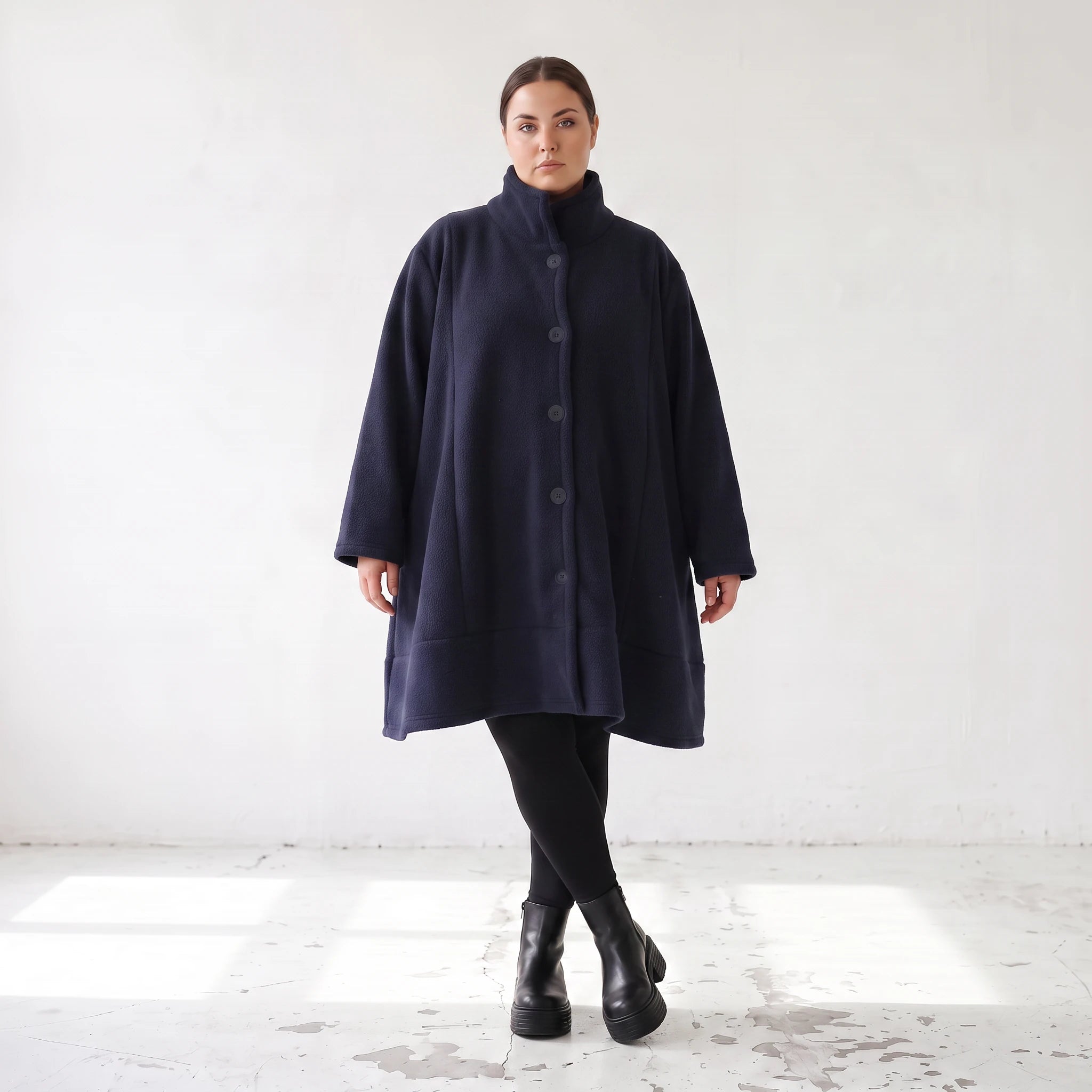 Marine Teddyjacke aus Flauschstoff in A-Linie mit Kellerfalte am Rücken warm und weich