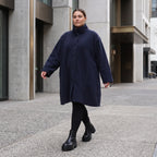 Marine Teddyjacke aus Flauschstoff in A-Linie mit Kellerfalte am Rücken warm und weich