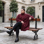 warme Teddyjacke in Weinrot mit Stehkragen und Knopfverschluss in femininer A-Linie