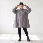 Graue Teddyjacke in A-Linie mit Stehkragen Knopfleiste Kellerfalte und Taschen warm