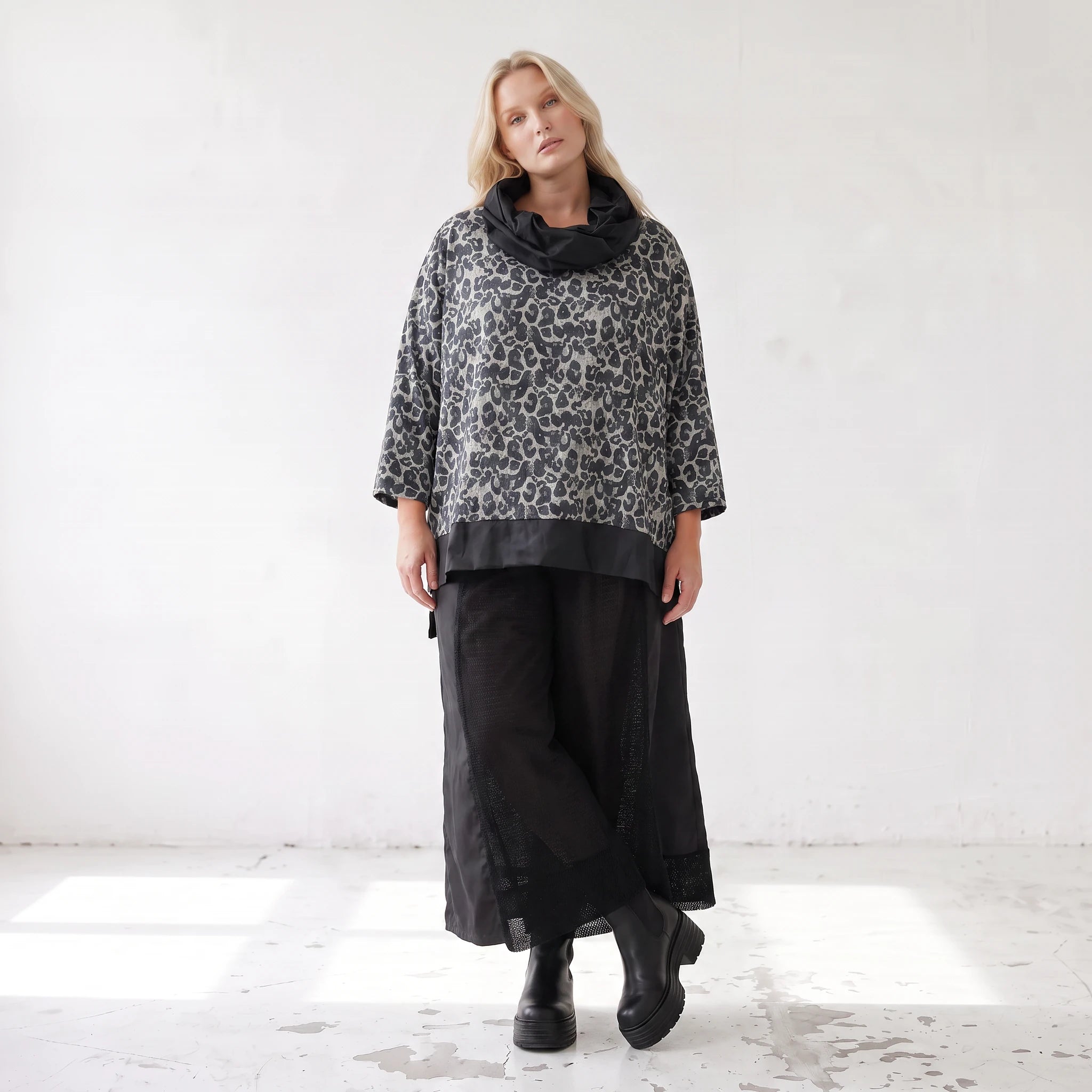 Damen Shirt Lagenlook Viskose Schwarz/Grau, asymmetrisch, Langarm, Rollkragen, Oversize große Größen – AKH Premium