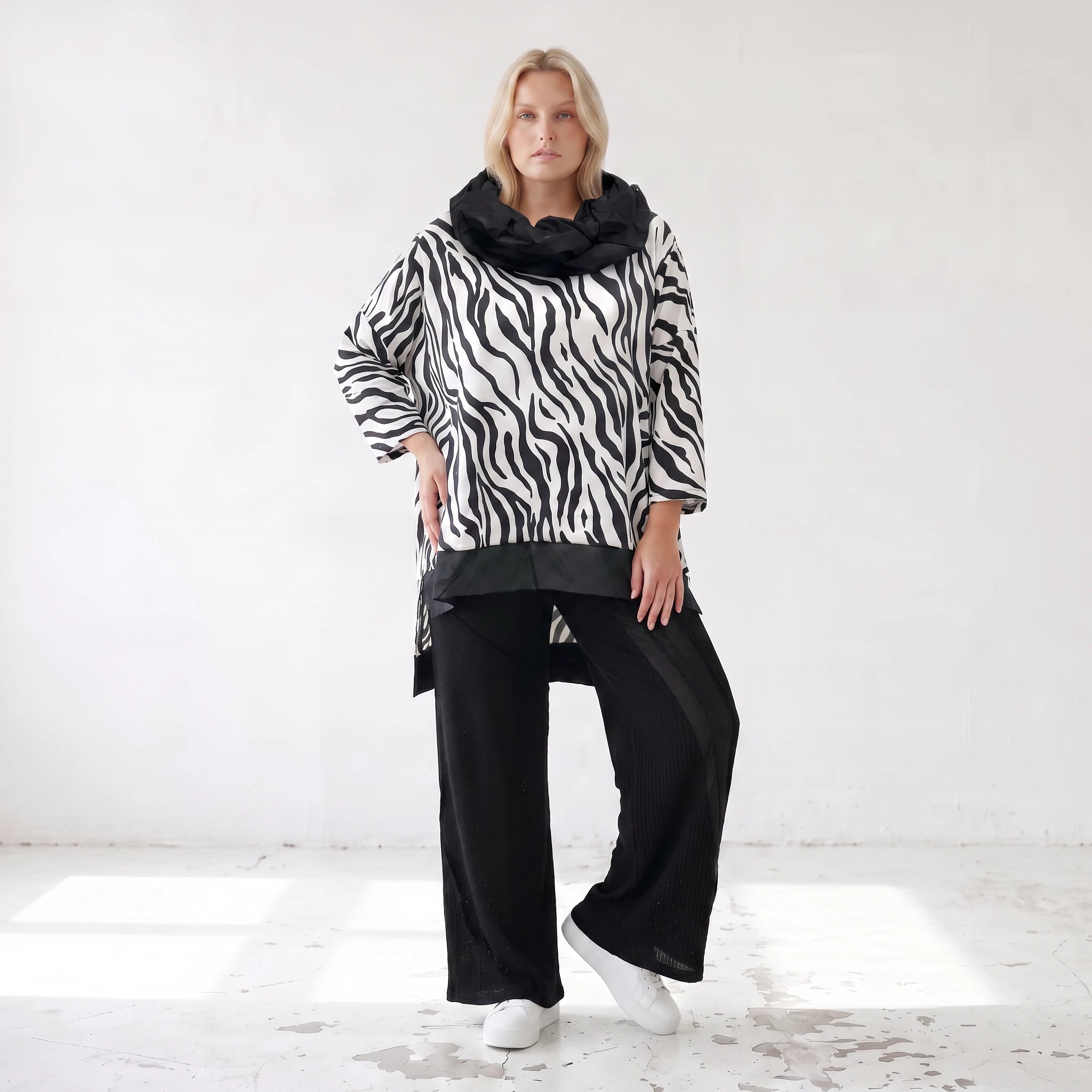Damen Shirt Lagenlook Viskose Schwarz/Weiß, asymmetrisch, Langarm, Kapuze, Oversize große Größen – AKH Premium