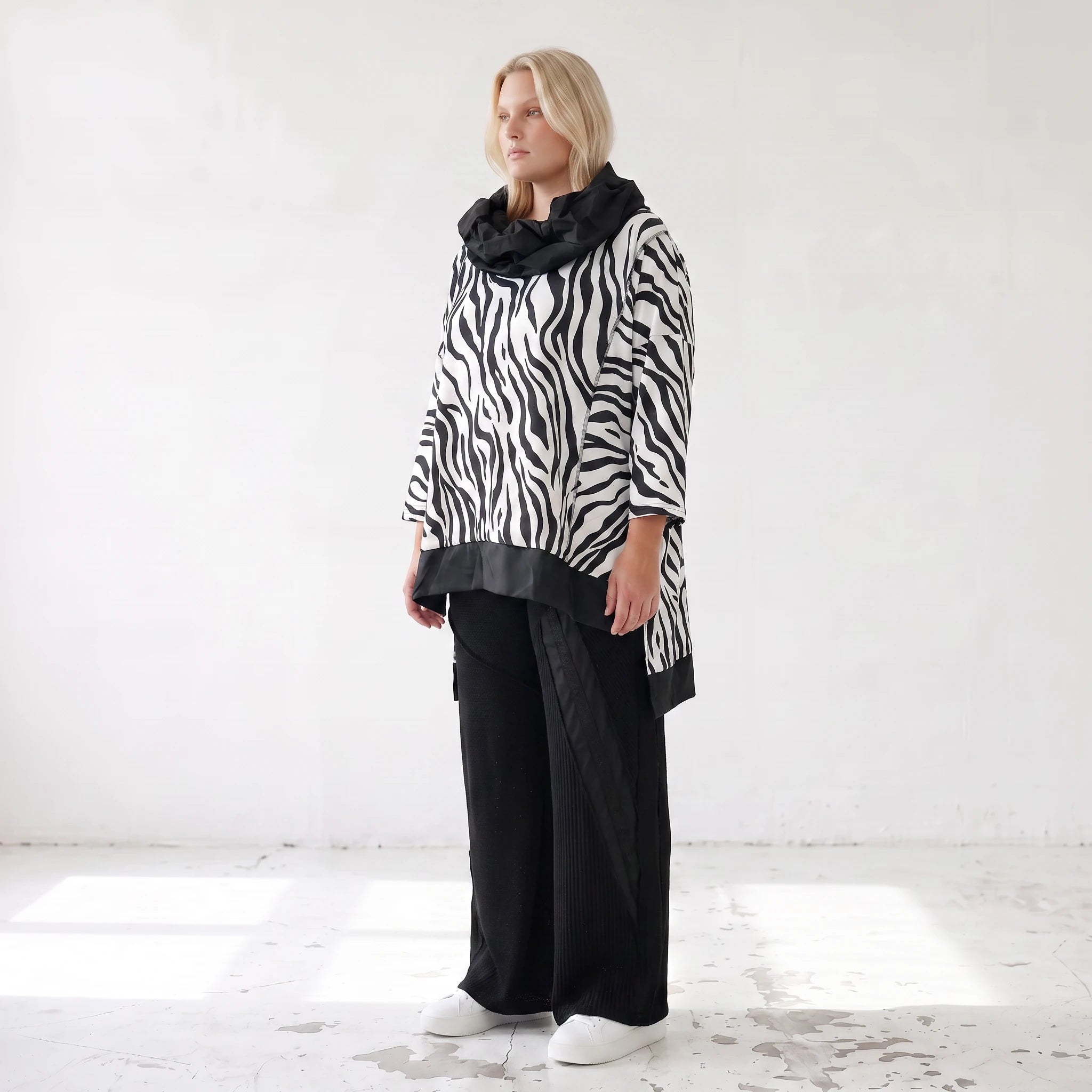 Damen Shirt Lagenlook Viskose Schwarz/Weiß, asymmetrisch, Langarm, Kapuze, Oversize große Größen – AKH Premium