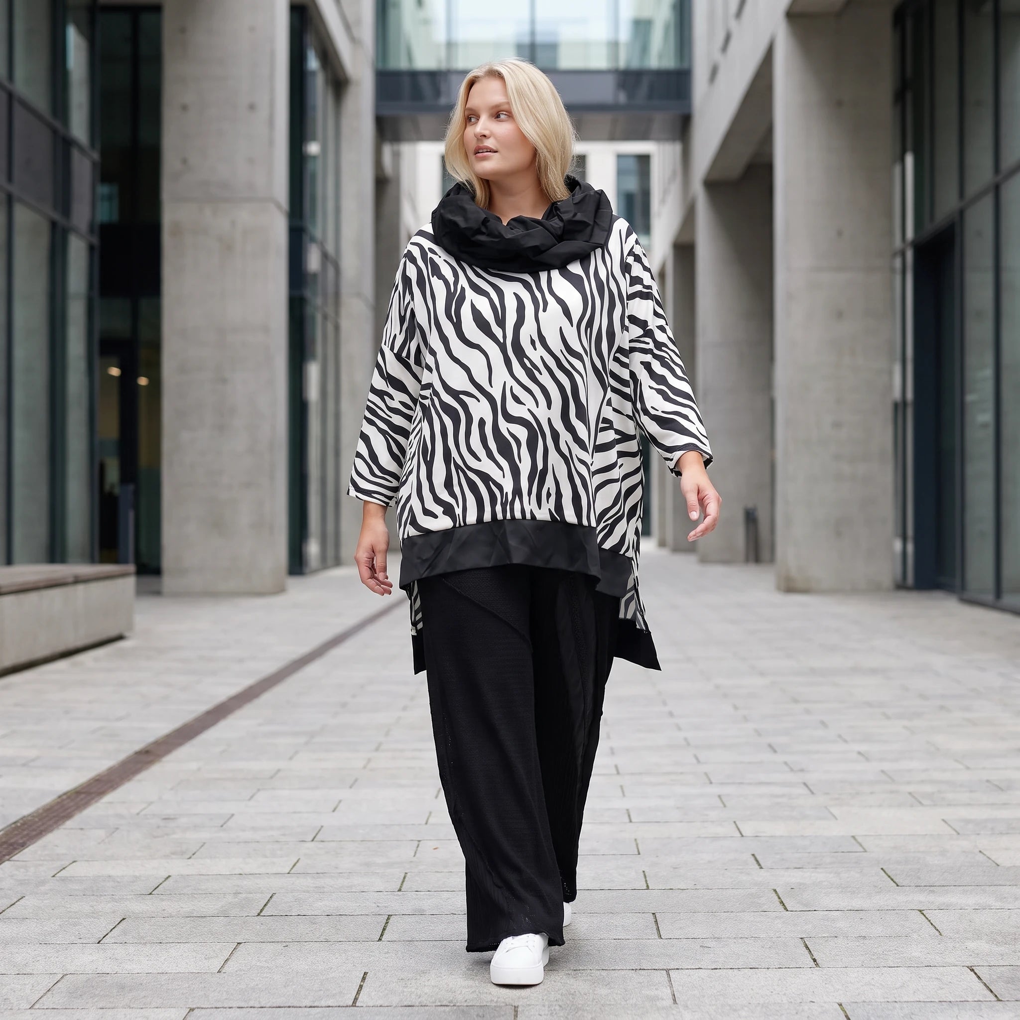 Damen Shirt Lagenlook Viskose Schwarz/Weiß, asymmetrisch, Langarm, Kapuze, Oversize große Größen – AKH Premium