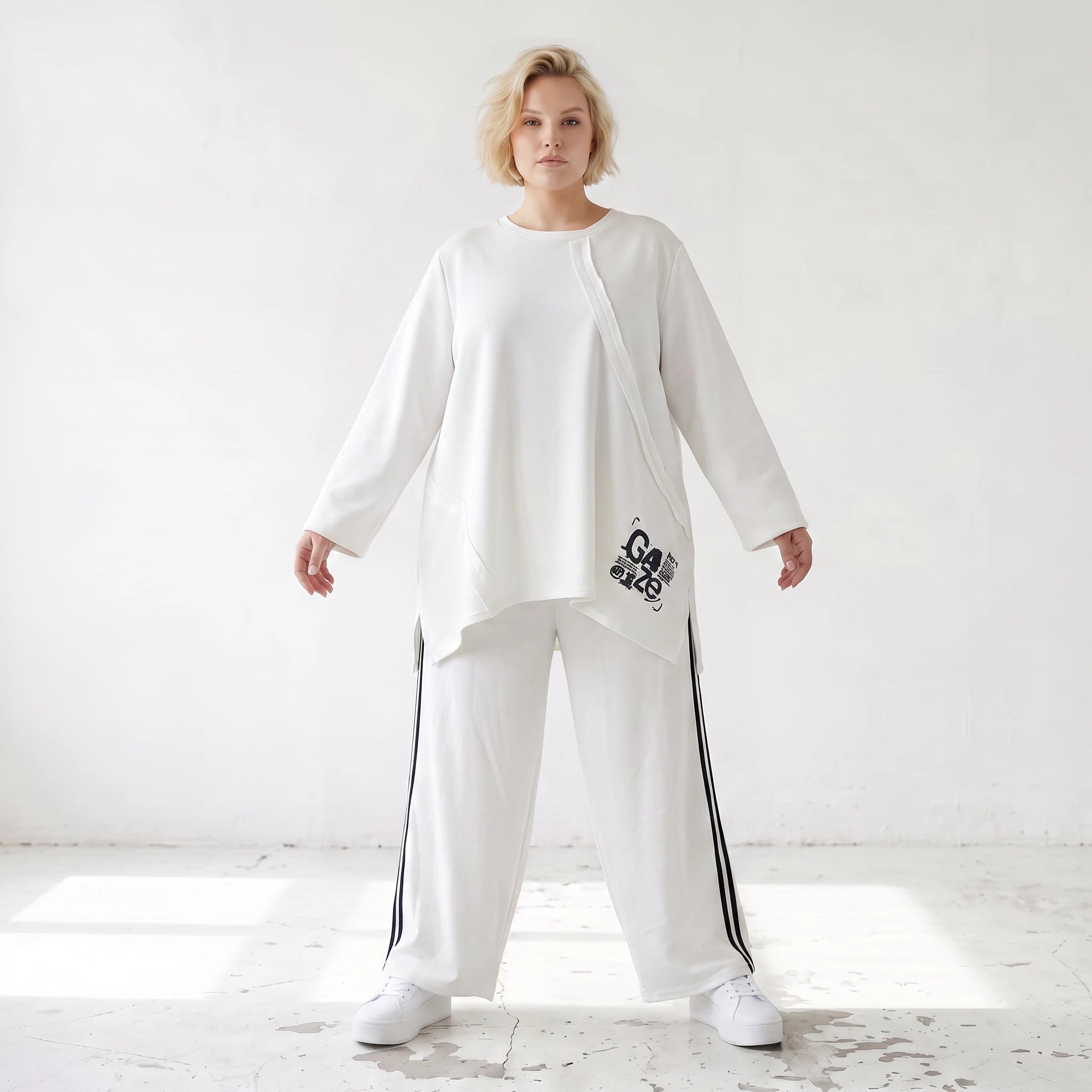 Weiches Langarmshirt in Weiß aus French Terry mit Grafikprint und lockerer A-Linie