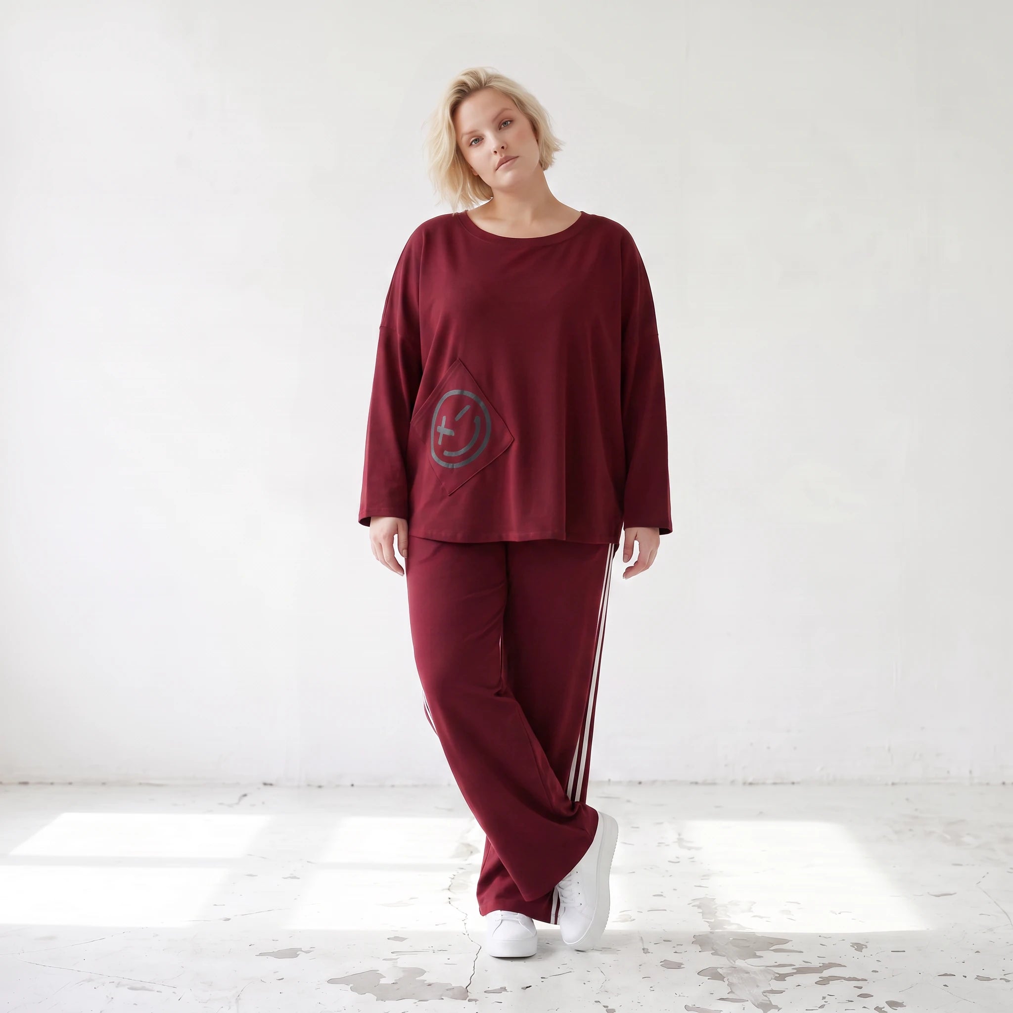 Rote Ballonhose aus French Terry mit Kontraststreifen und elastischem Bund Streetwear