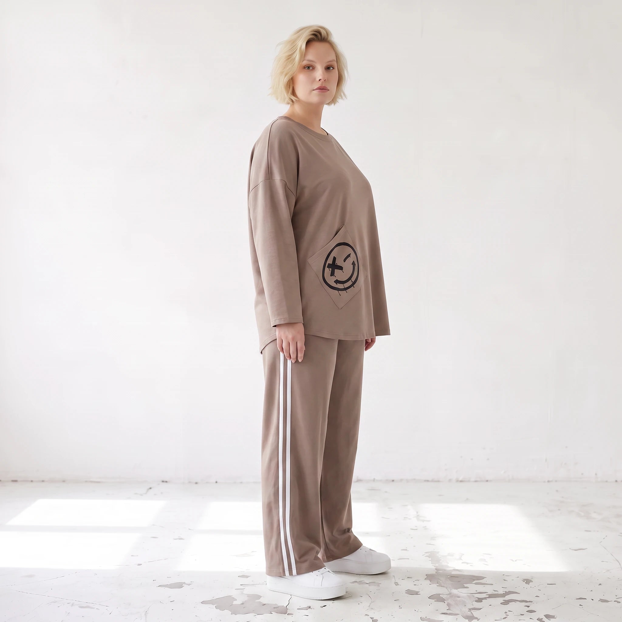Jogger-Hose im Retro College Look aus French Terry mit weißen Kontraststreifen Ballonform
