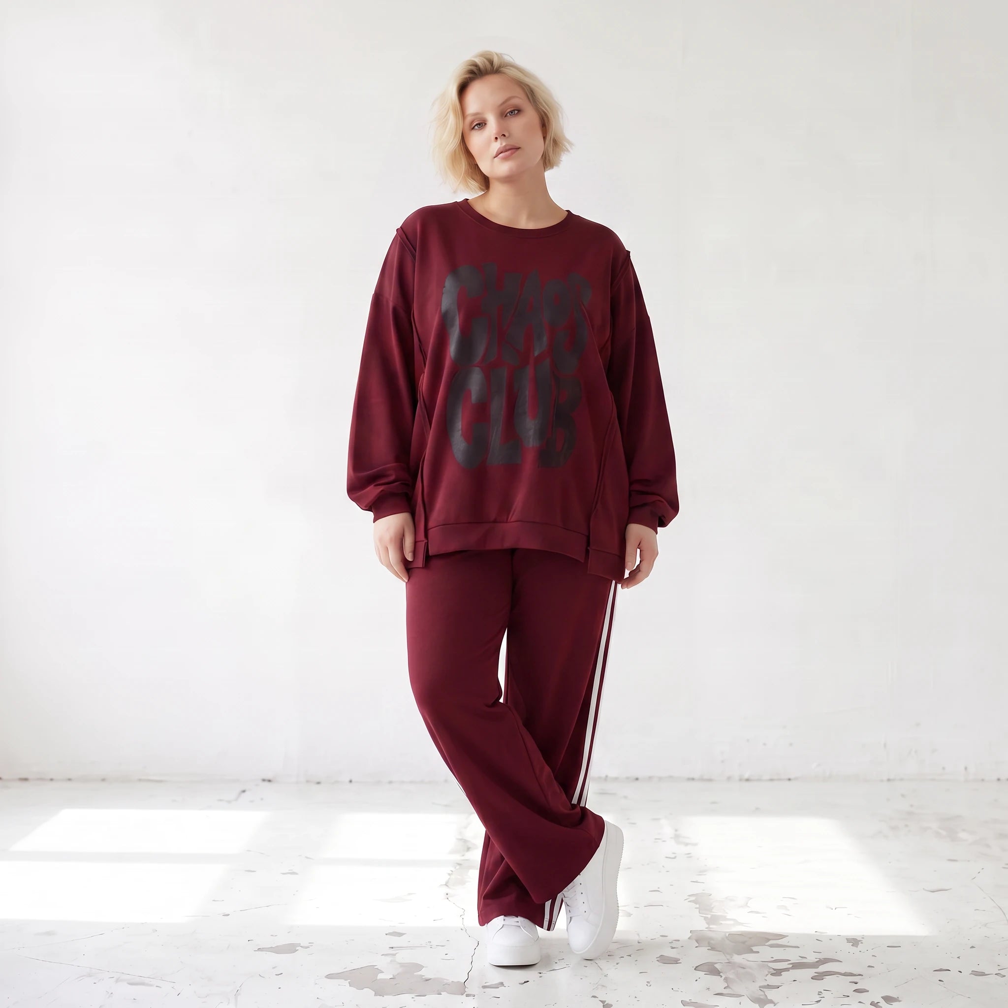 Kastiges Langarmshirt aus French Terry mit Statement Print und sichtbaren Außennähten