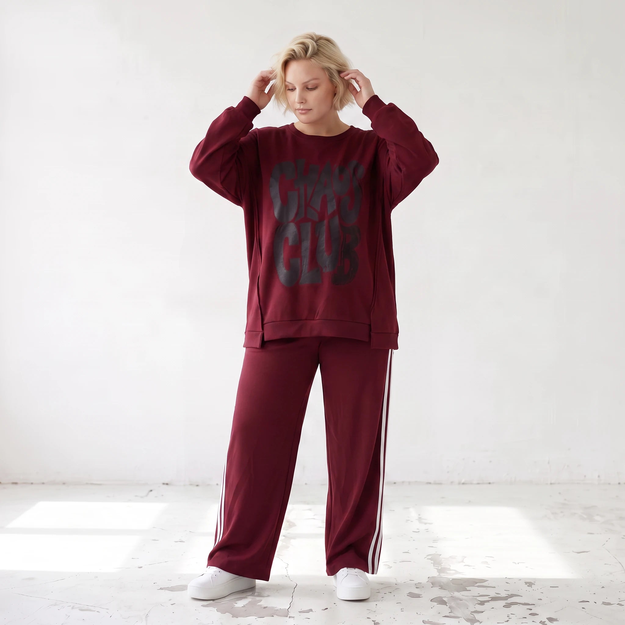 Kastiges Langarmshirt aus French Terry mit Statement Print und sichtbaren Außennähten
