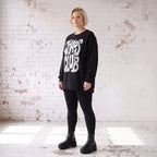 Statementshirt aus French Terry mit Chaos Club Print kastig und vorne kürzer geschnitten