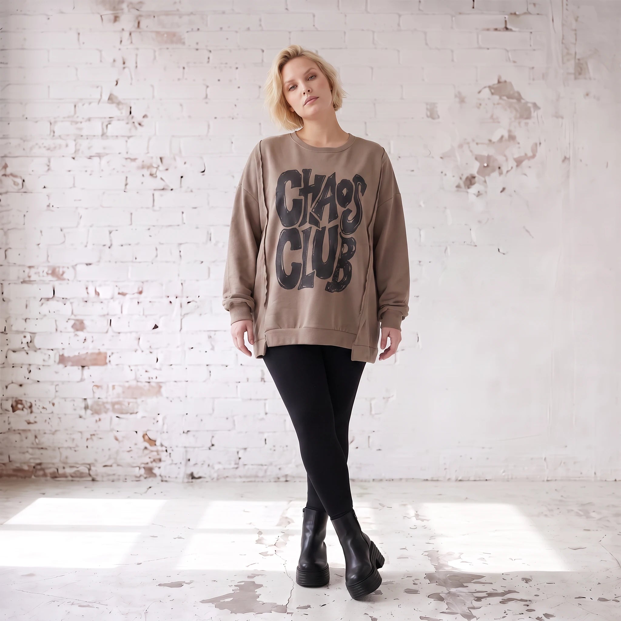 Streetwearshirt mit Chaos Club Print aus French Terry kastig mit Außennähten wärmend