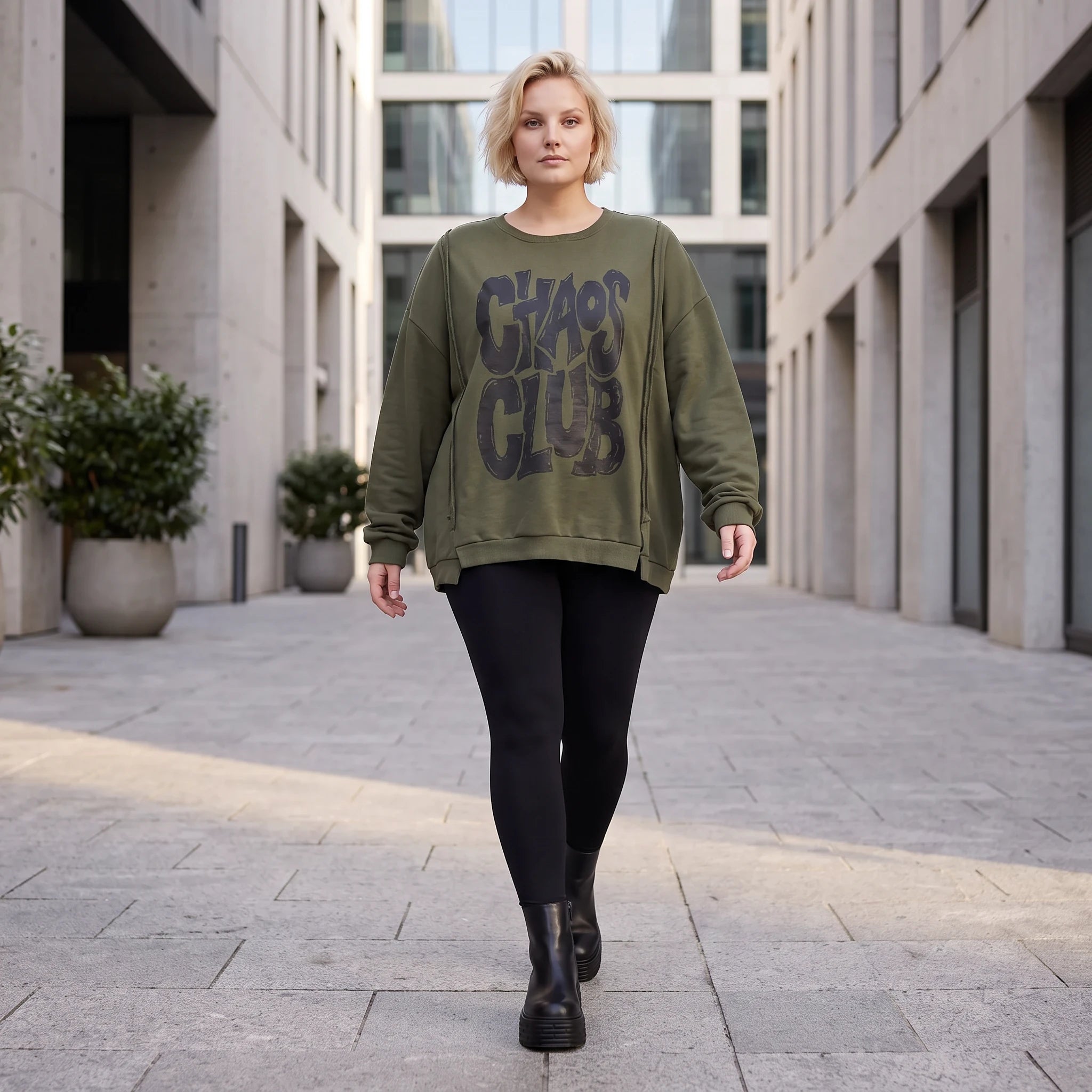 Langarmshirt kastig aus weichem French Terry mit Chaos Club Print und sichtbaren Nähten