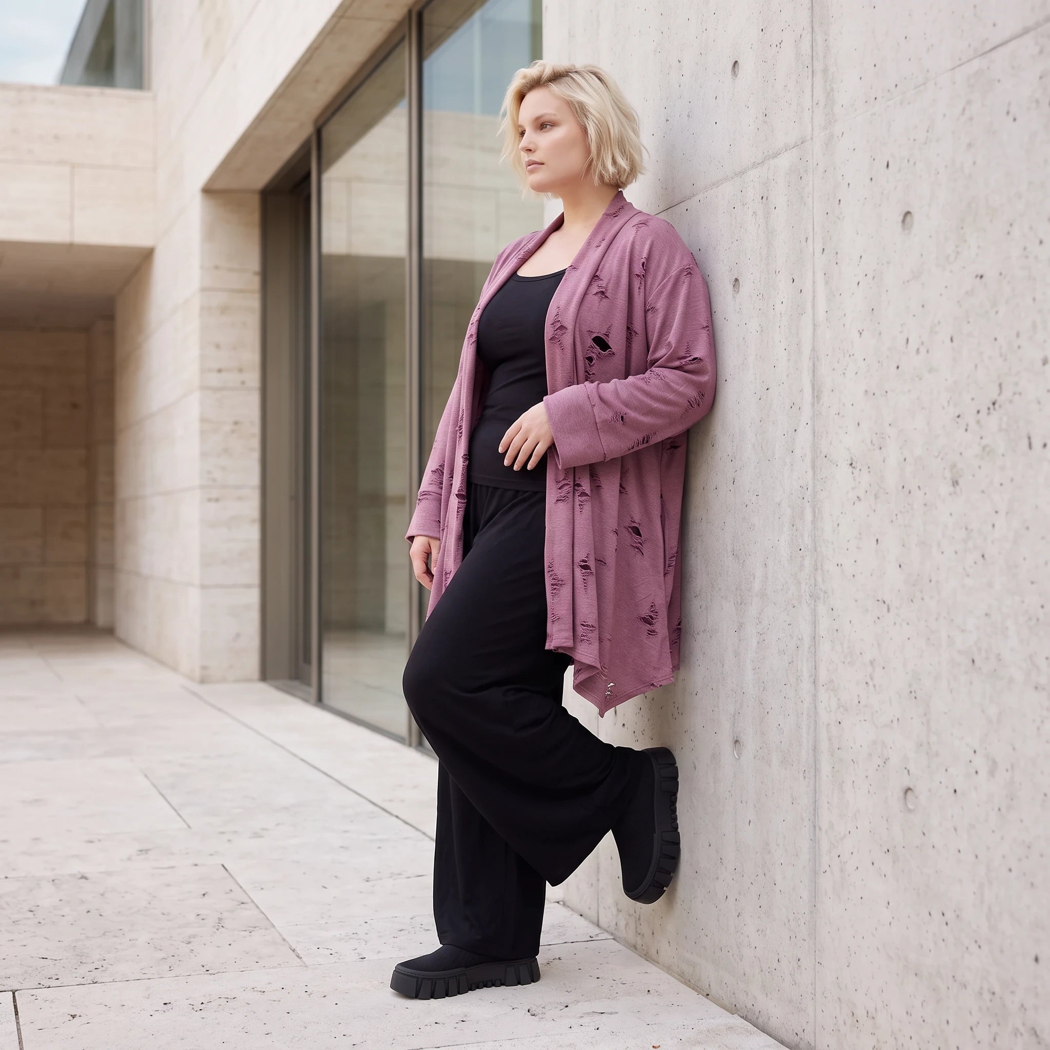 Weinroter Cardigan in A-Linie mit U-Ausschnitt Sternenmotiv im Destroyedlook Taschen