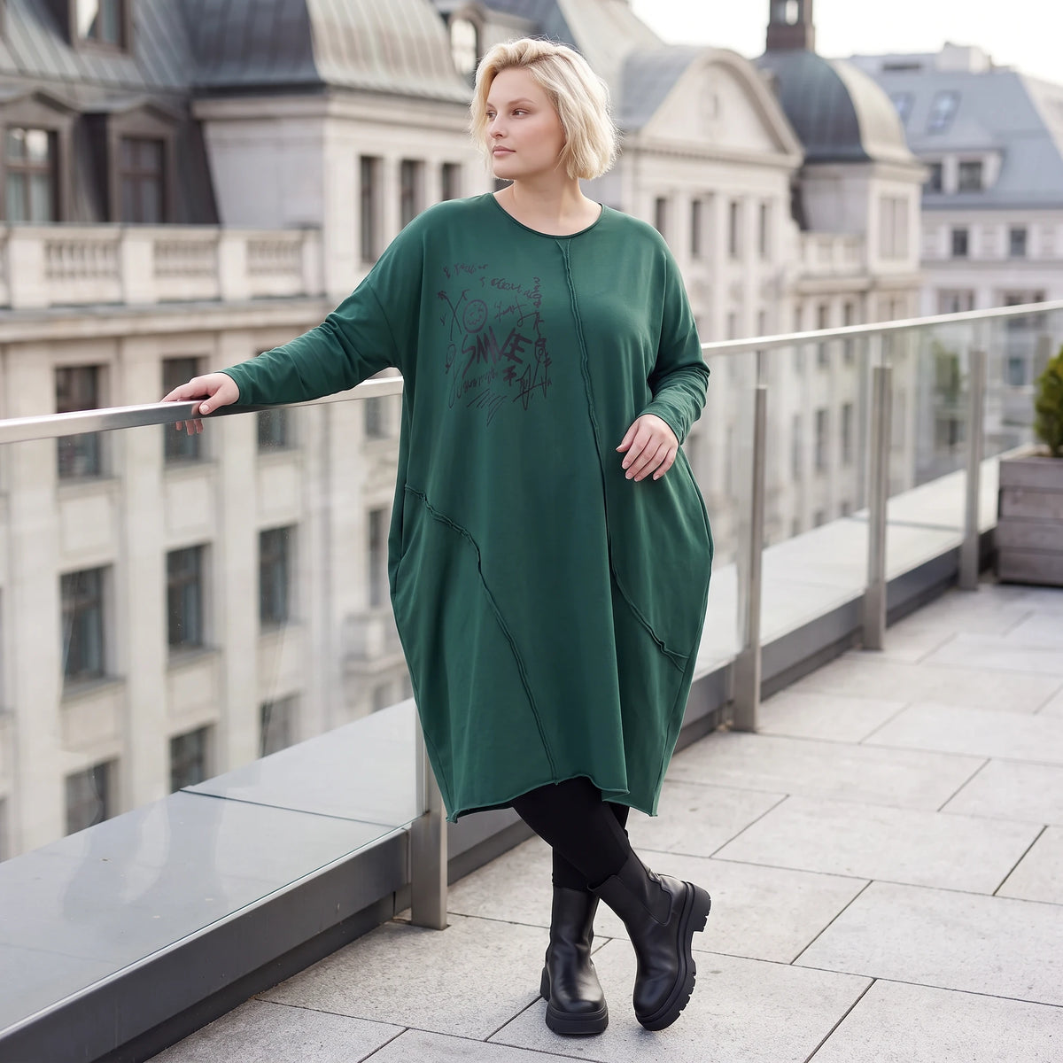 Ballonkleid in OldGreen aus French Terry mit Rundhals und Langarm mit Seitennahttaschen