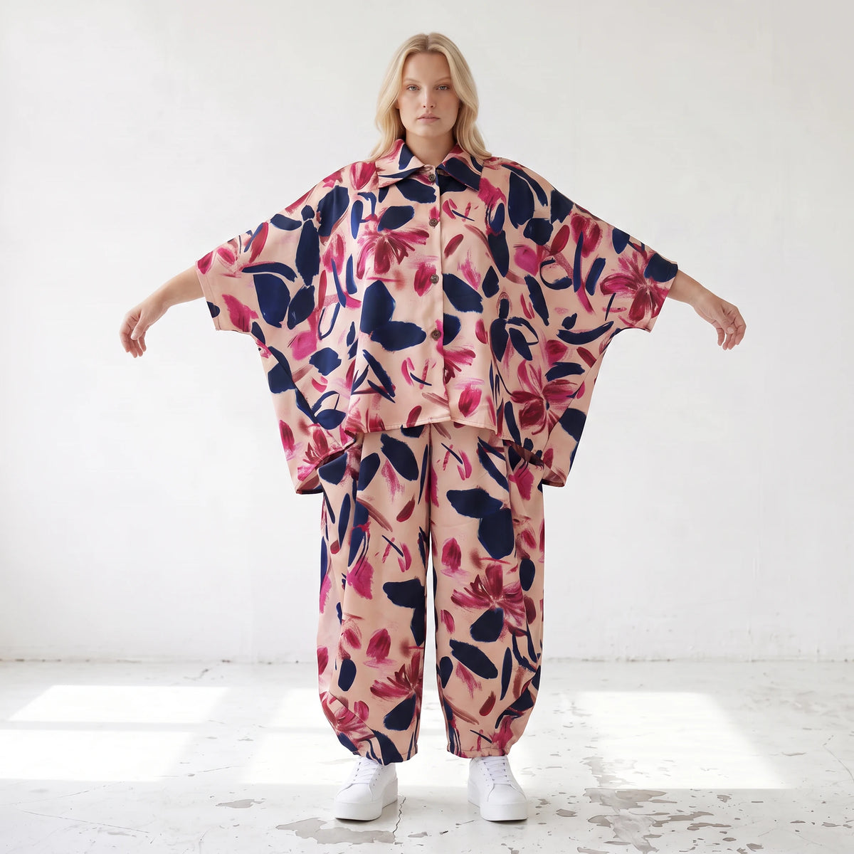 Satinbluse mit floralem Rose/Blau/Pink Print Hemdkragen Knopfleiste in gerundeter Form