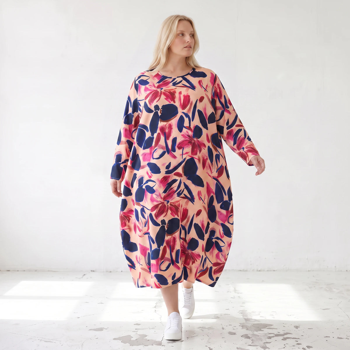 Ballonkleid aus Satin mit floralem Print in Rose/Blau/Pink Rundhals Langarm weit weich