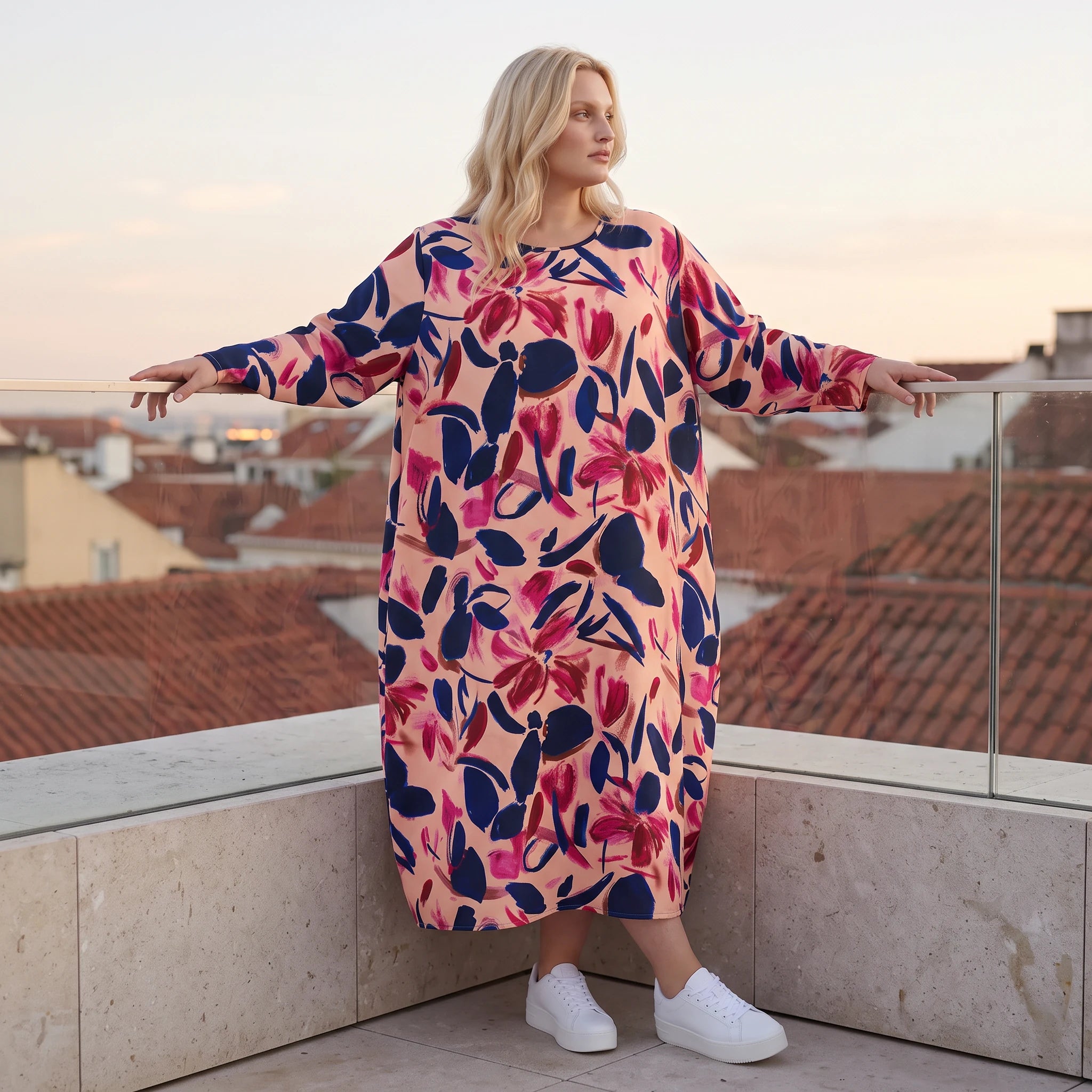 Ballonkleid aus Satin mit floralem Print in Rose/Blau/Pink Rundhals Langarm weit weich