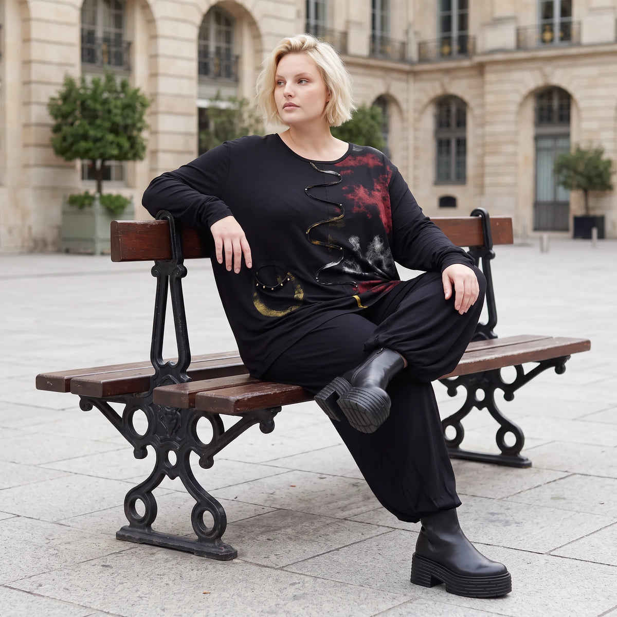 Langarmshirt aus Viskosejersey in Schwarz/Rosa mit geradem Schnitt und Stretchkomfort