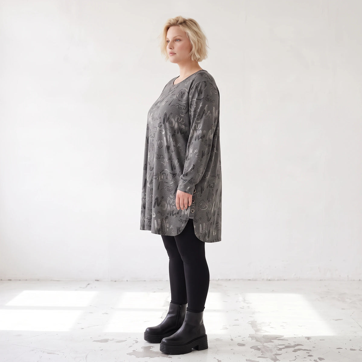 Milano Strickkleid in Grau/Schwarz mit Rundhalsausschnitt aus feiner Stretchqualität