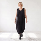Ärmelloses Ballonkleid aus weichem Jersey mit V-Ausschnitt und elastischem Gummisaum