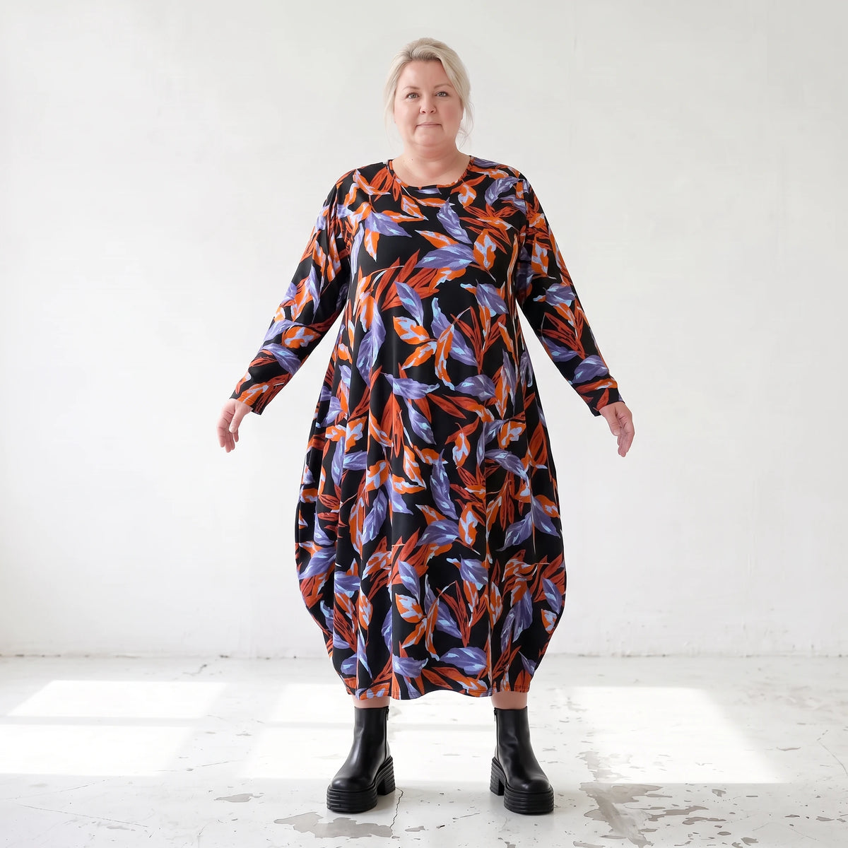 Weiches Romanitjerseykleid in Schwarz/Orange mit Ballonform Langarm Rundhalsausschnitt
