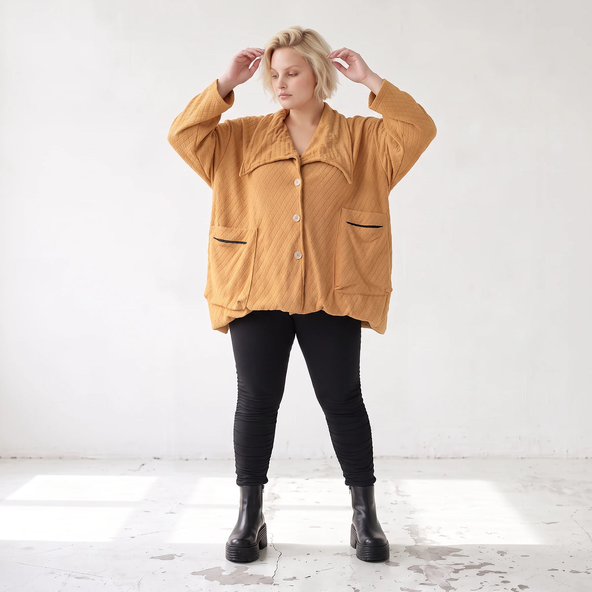 Kuschelige Plüschjacke in Camel gefüttert mit Hemdkragen und Reißverschlusstaschen