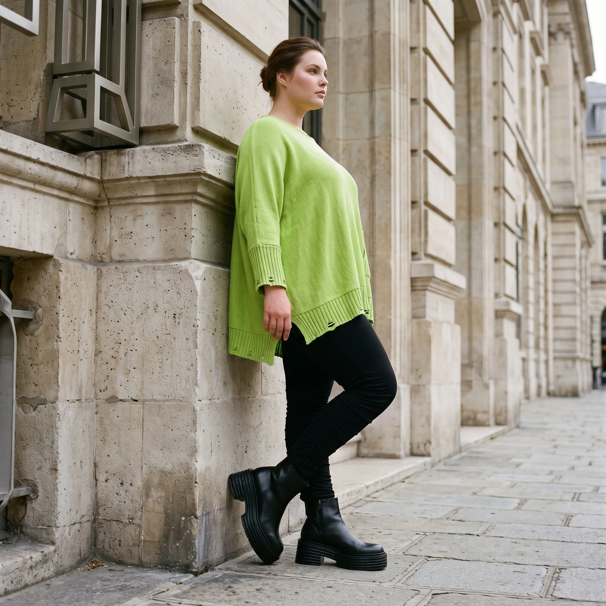 Strickshirt in Matchagrün mit Destroyedlook A-Linie Langarm und aufgesetzten Taschen