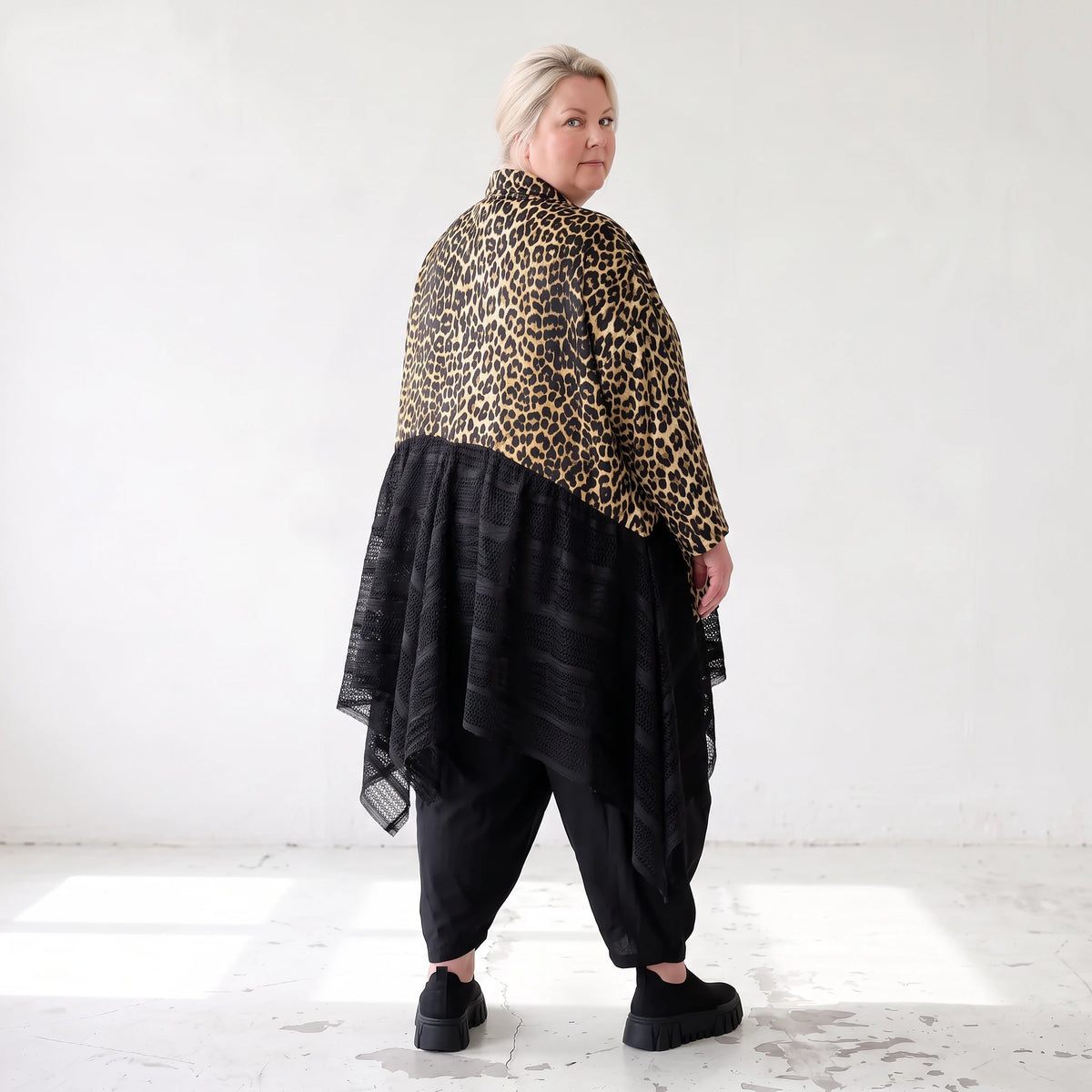 Elegante A-Linie Winterjacke in Beige/Schwarz aus Satinmaterialmix mit Netzdetails