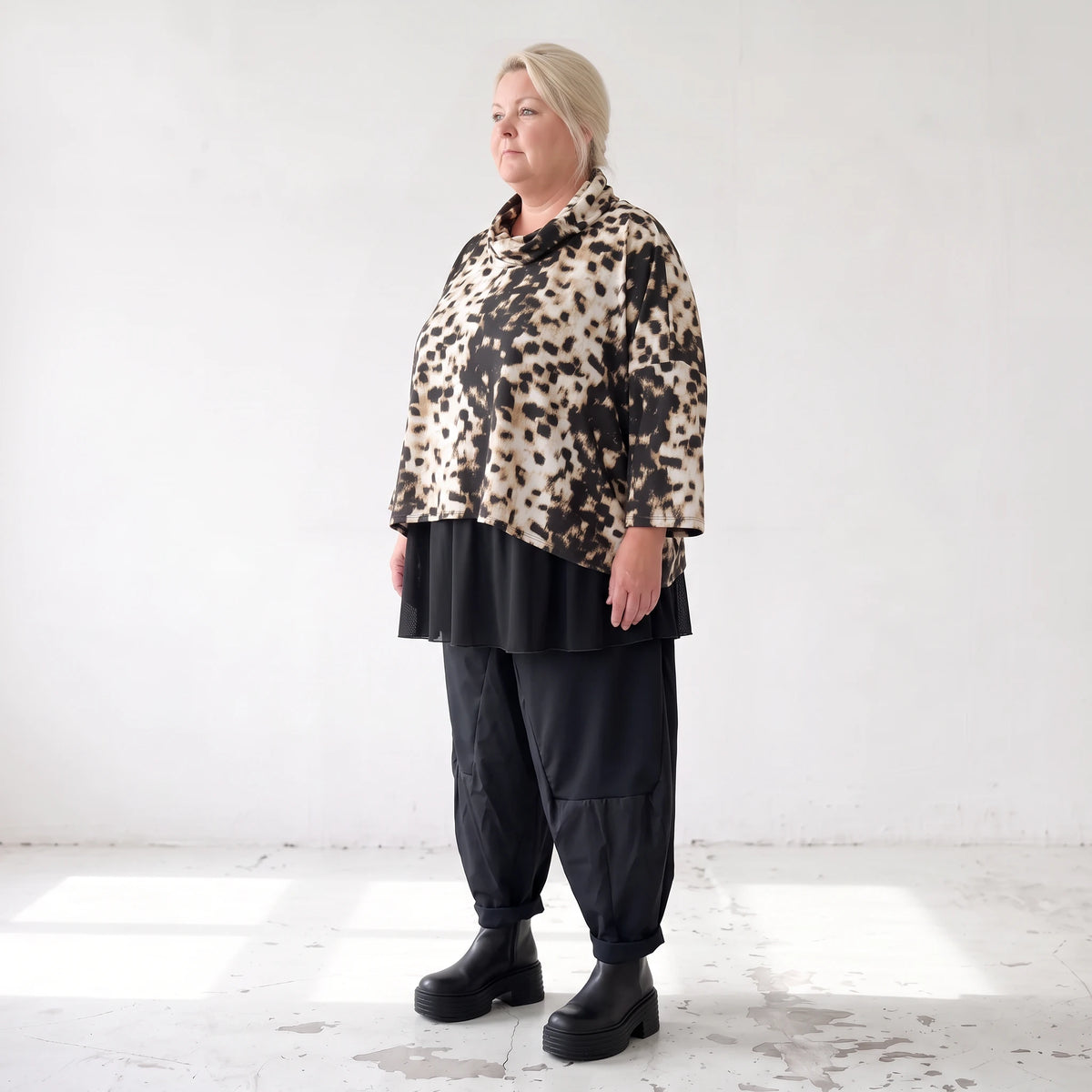 Kastiges Twillshirt mit Rollkragen und 3/4-Arm in Braun/Weiß mit softem Stretchkomfort
