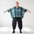 Petrol/Weiße Bluse aus Stretchtwill mit Hemdkragen und 3/4-Arm aus Viskosemix weichfallend