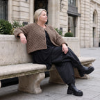 Teddyjacke aus flauschigem Stoff mit Rundhalsausschnitt Knopfleiste und gerundetem Saum