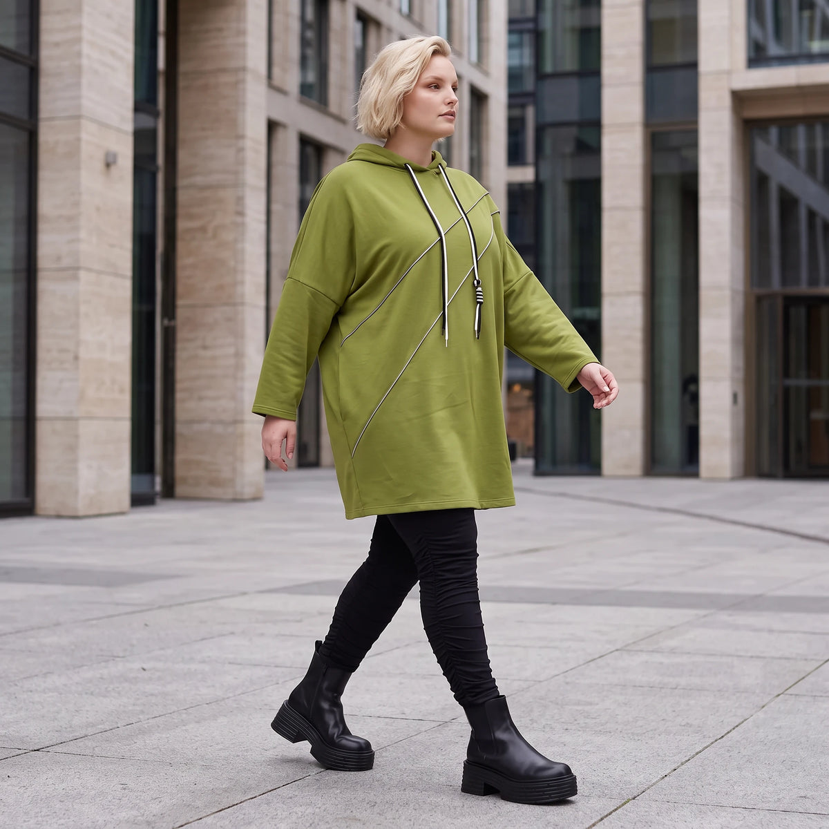 Olivgruener Fleece Hoody mit Stretchkomfort im geraden Schnitt warm und alltagstauglich