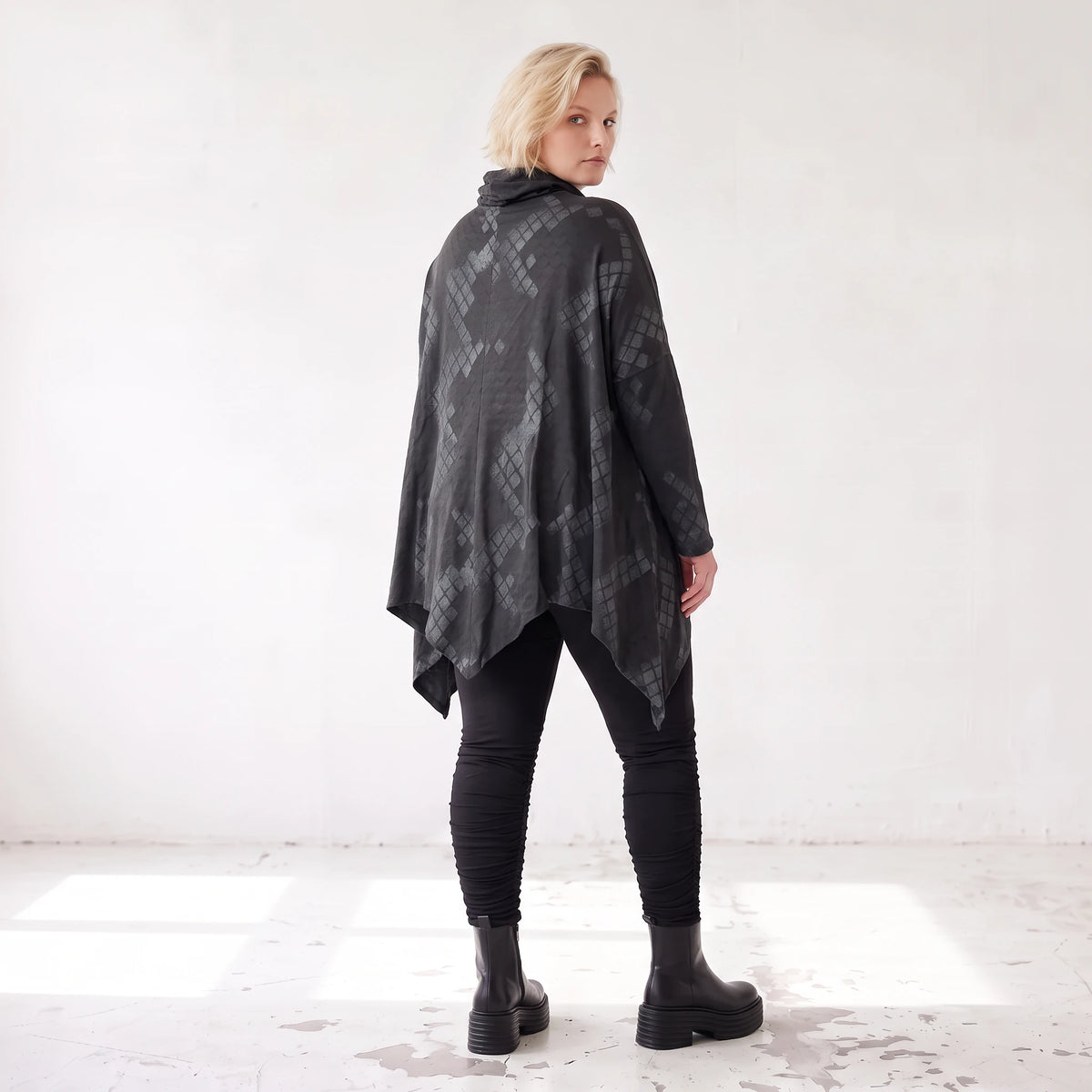 A-Linien Jerseyshirt aus Baumwolle mit Rollkragen Tunnelzug und femininem Zipfelsaum