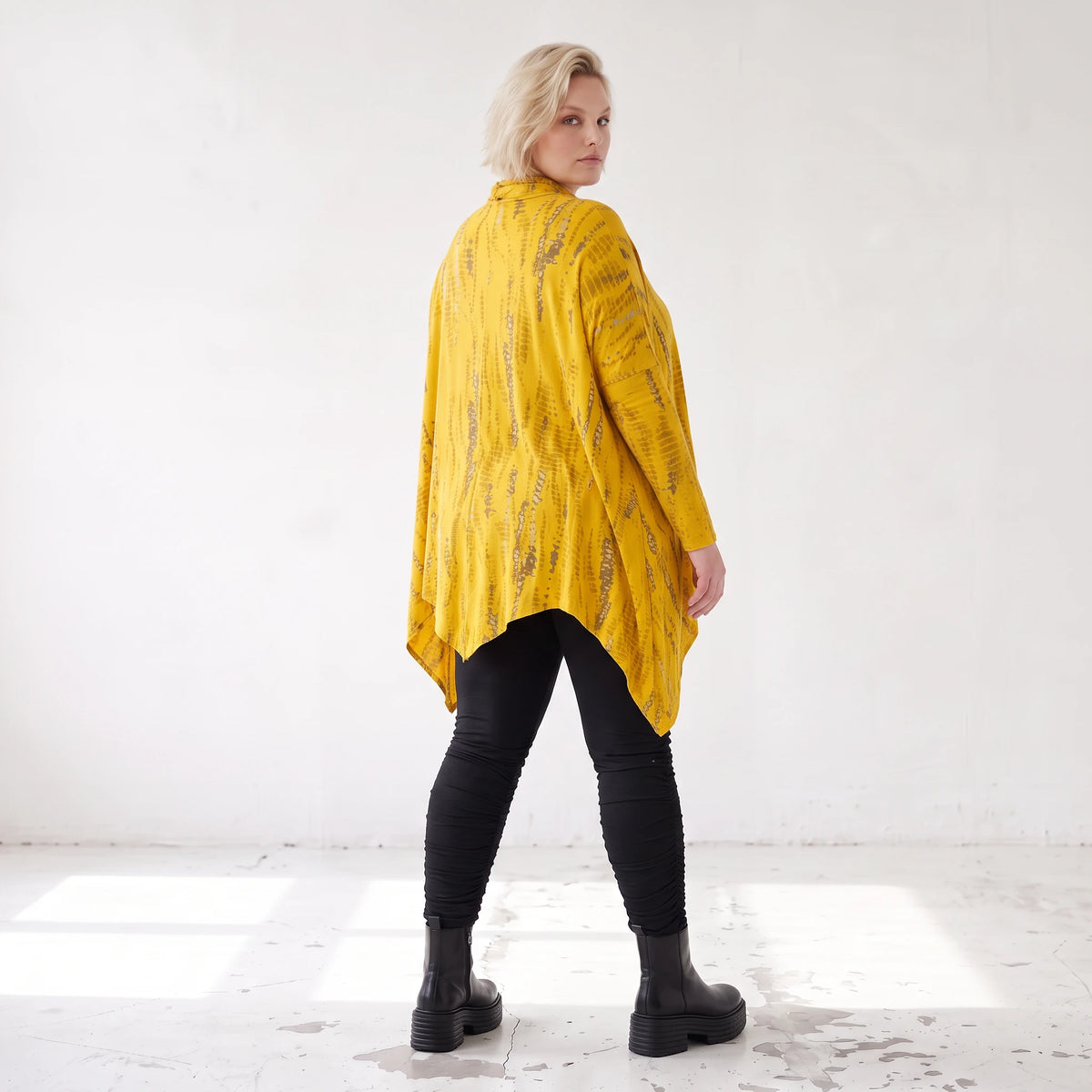 Wintershirt aus weichem Baumwolljersey mit Rollkragen Tunnelzug und Zipfelsaum A-Linie