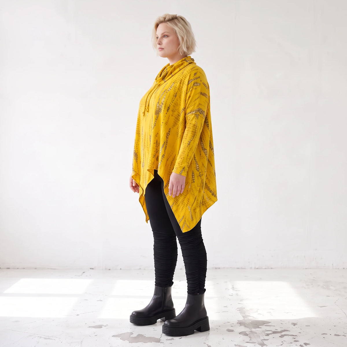Wintershirt aus weichem Baumwolljersey mit Rollkragen Tunnelzug und Zipfelsaum A-Linie