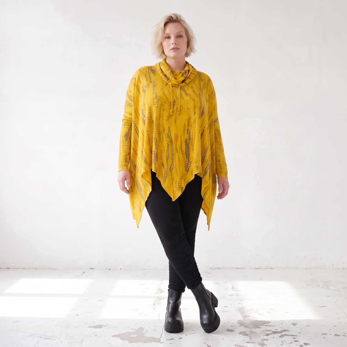 Wintershirt aus weichem Baumwolljersey mit Rollkragen Tunnelzug und Zipfelsaum A-Linie