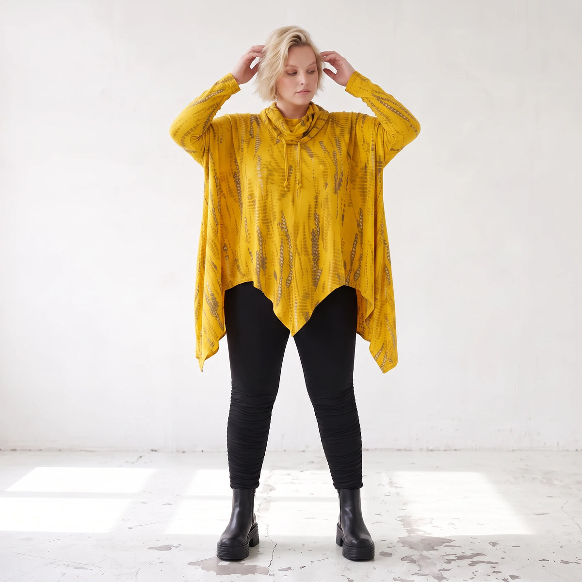 Wintershirt aus weichem Baumwolljersey mit Rollkragen Tunnelzug und Zipfelsaum A-Linie