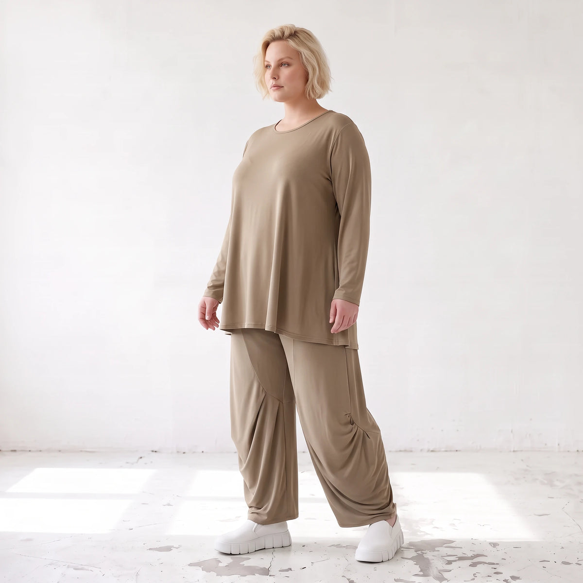 Camel Langarmshirt aus weichem Slinkystoff mit Stretch in Glockenform und Rundhals