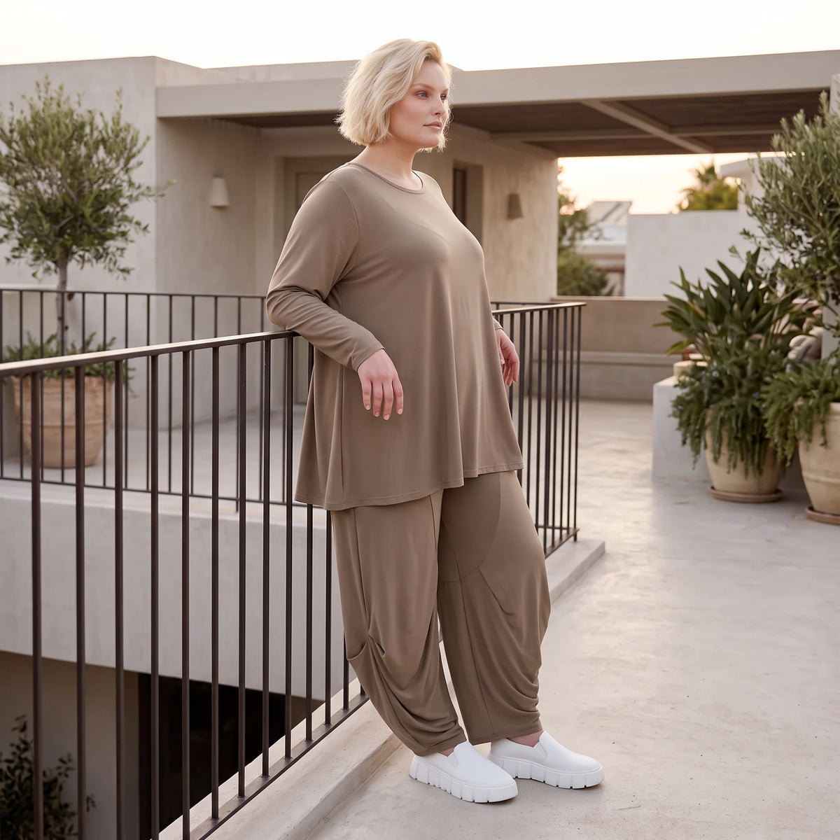 Camel Langarmshirt aus weichem Slinkystoff mit Stretch in Glockenform und Rundhals