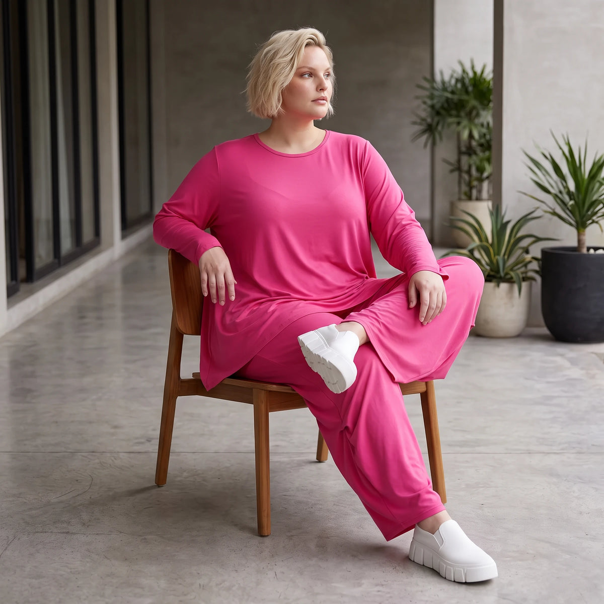 Pinkes Langarmshirt in Glockenform aus softer Slinkyqualität mit Rundhalsausschnitt