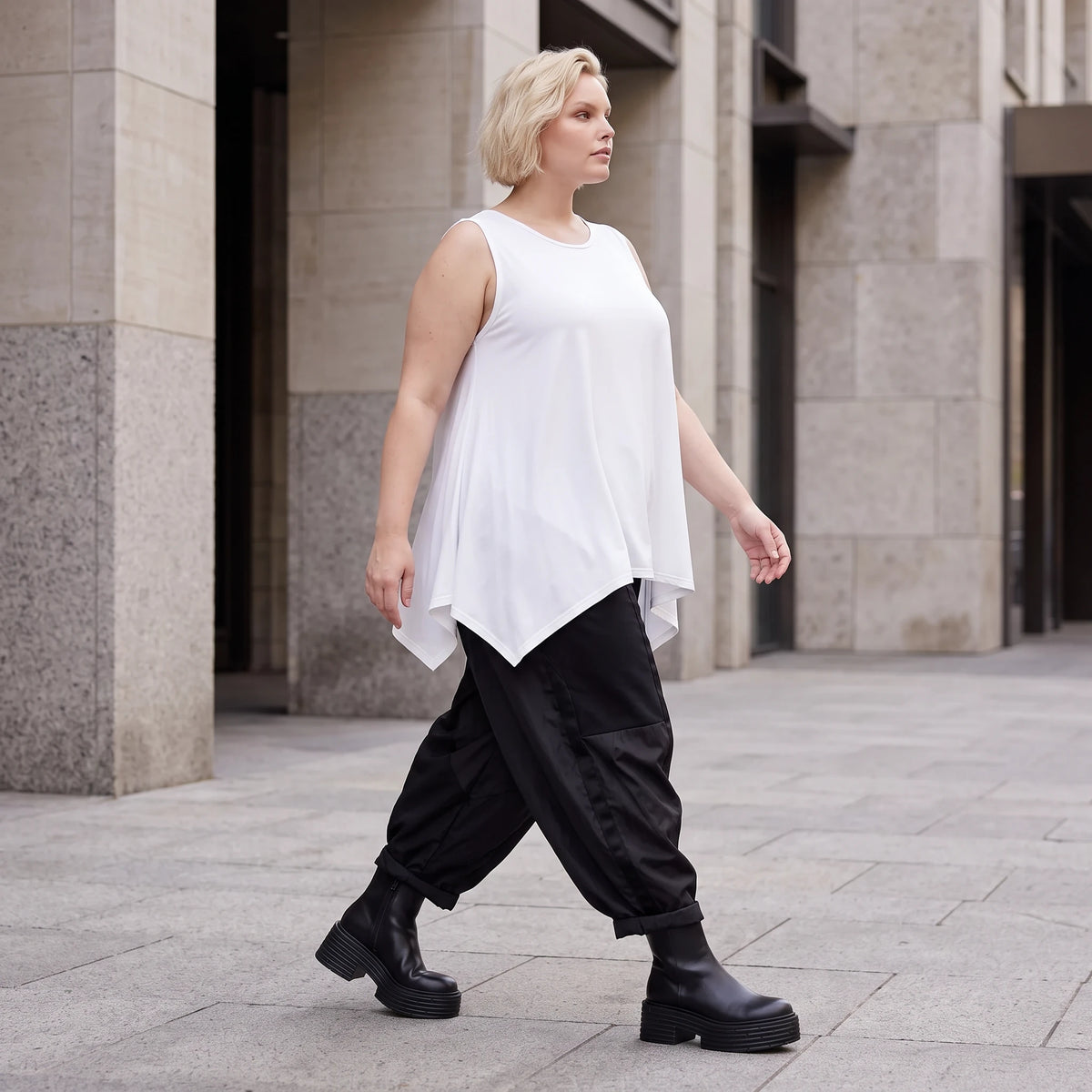 Ärmelloses Basic Top aus Slinkystoff mit Stretch in A-Linie mit Rundhals und Schlitzen