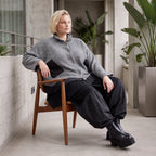 Graue Strickjacke in A-Linie mit Hemdkragen Knopfverschluss und Memorytaftakzent