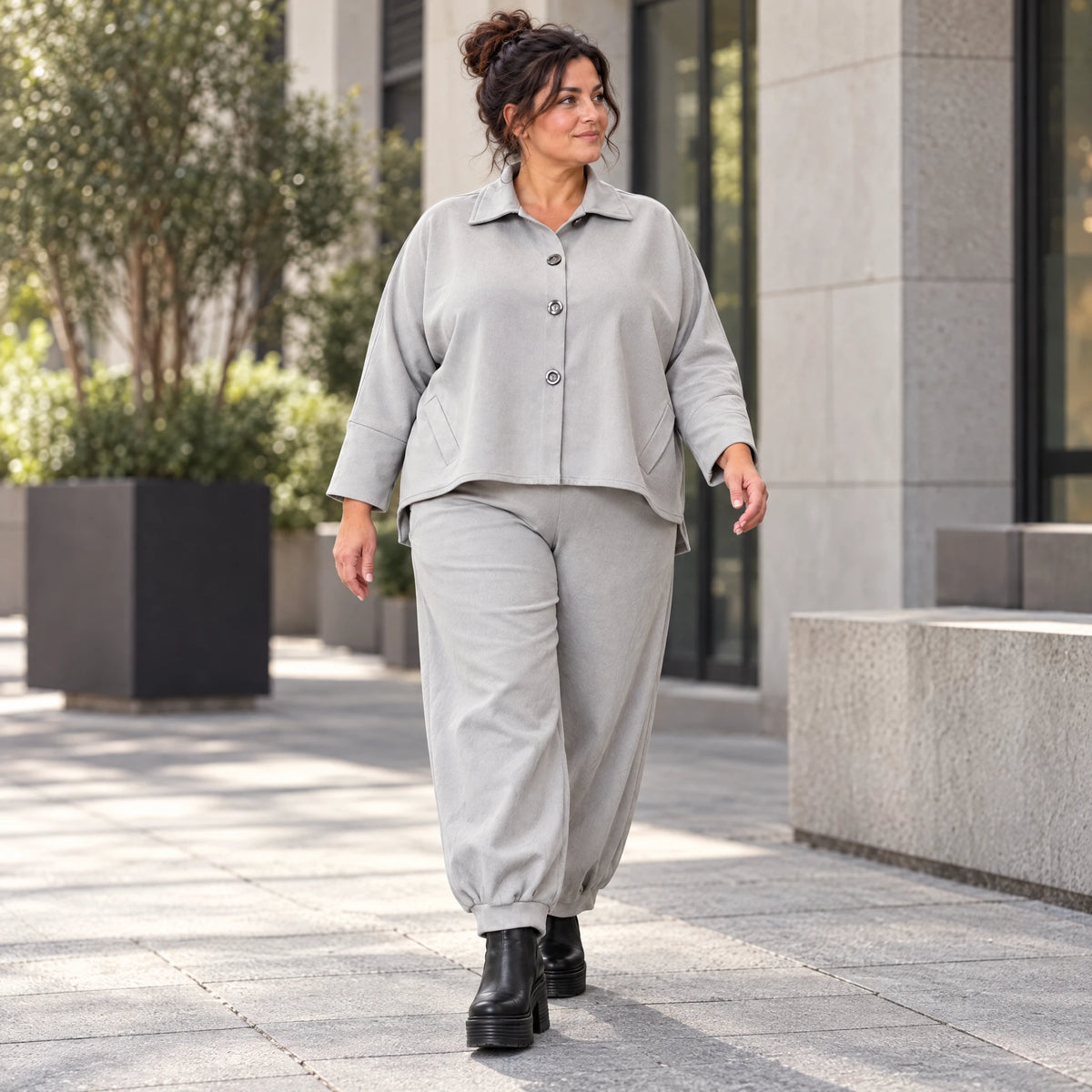 Graue Ballonjeans aus Stretchdenim in lockerer Form für bequemen lässigen Alltagslook