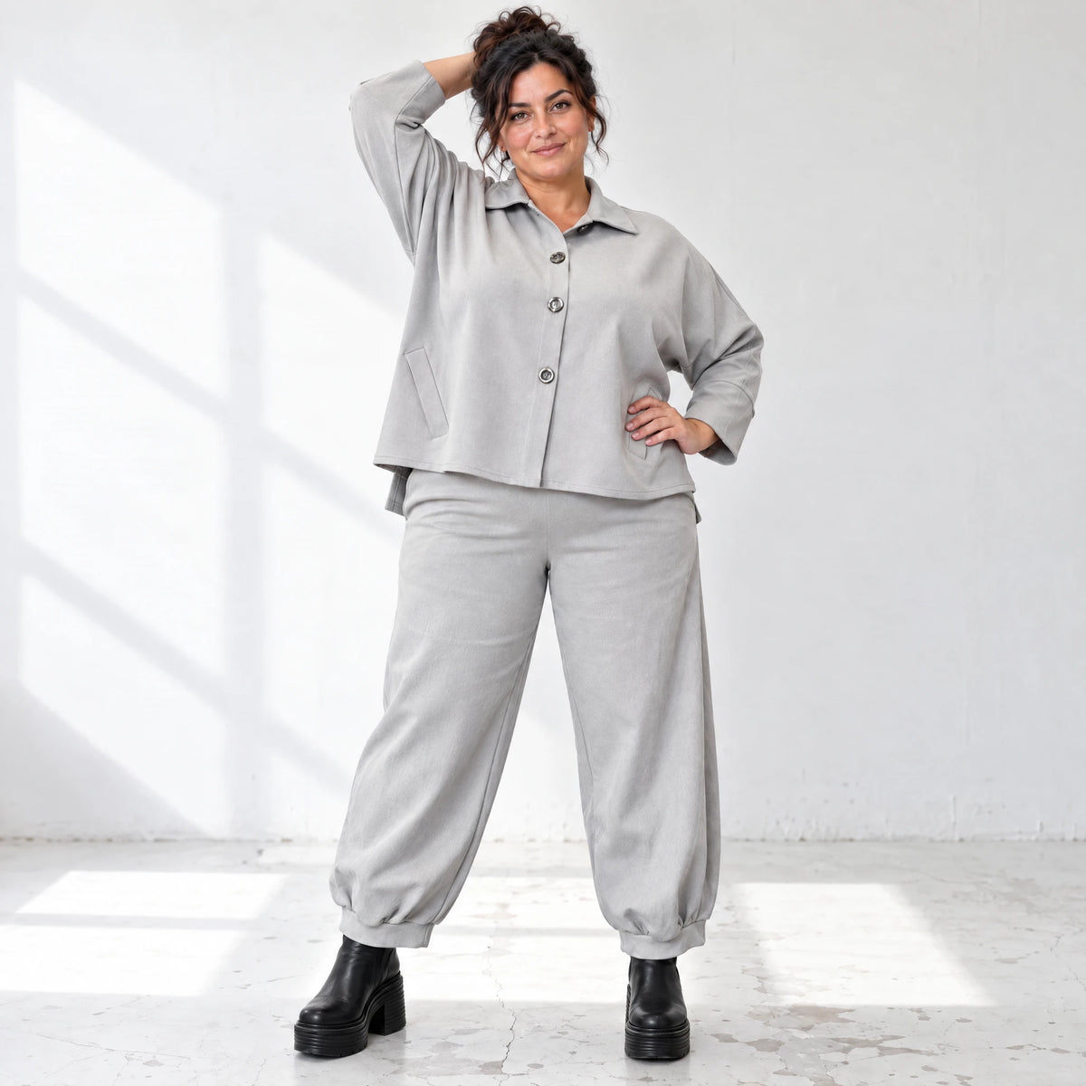 Graue Ballonjeans aus Stretchdenim in lockerer Form für bequemen lässigen Alltagslook