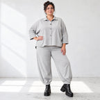 Graue Jeansjacke in weicher Stretchqualität mit Vokuhilaschnitt und bequemem Sitz