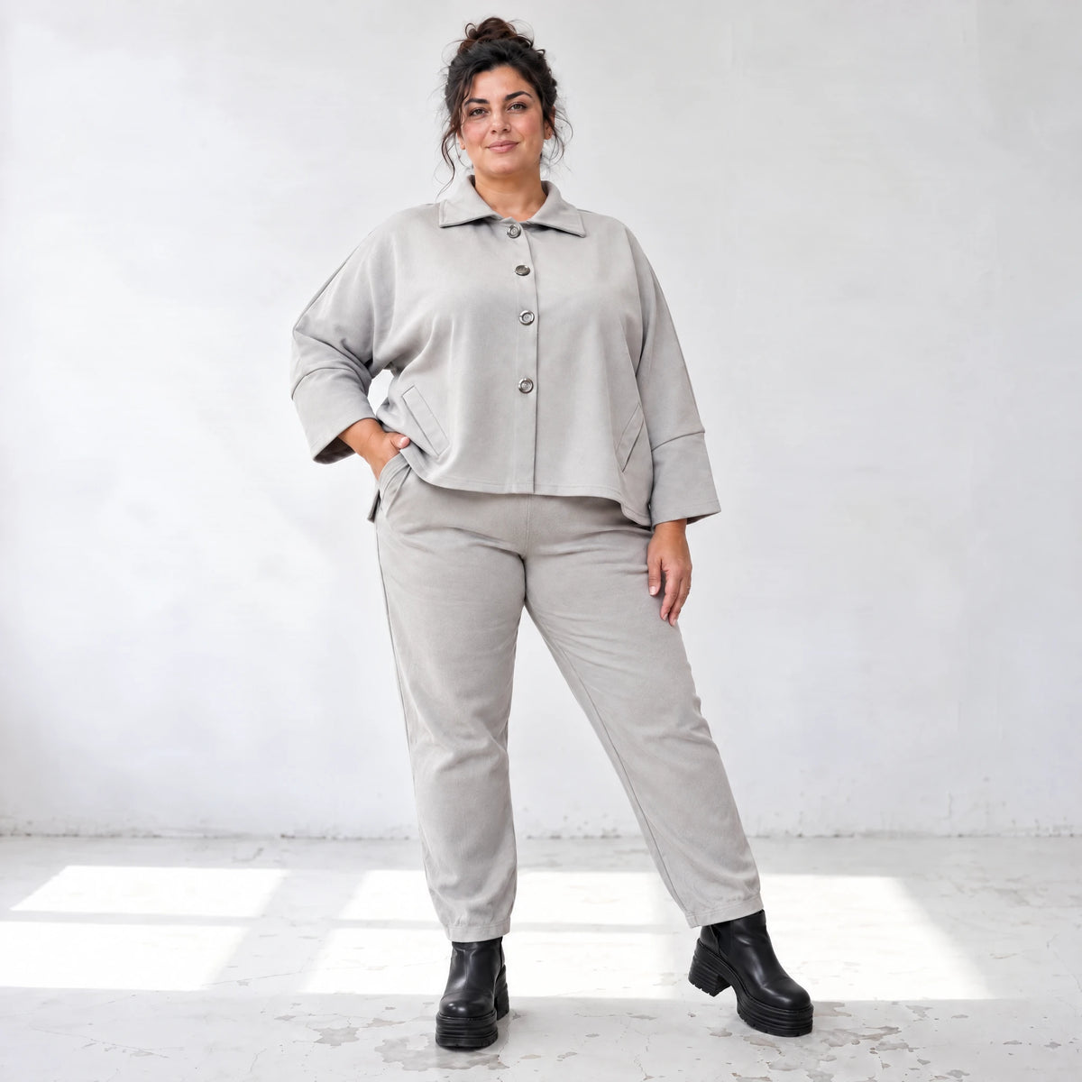 Karottenhose in grauer Jeansoptik mit elastischem Komfortbund und weicher Stretchqualität